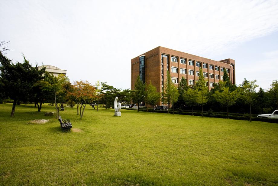 이공학관 Science and Technology Building