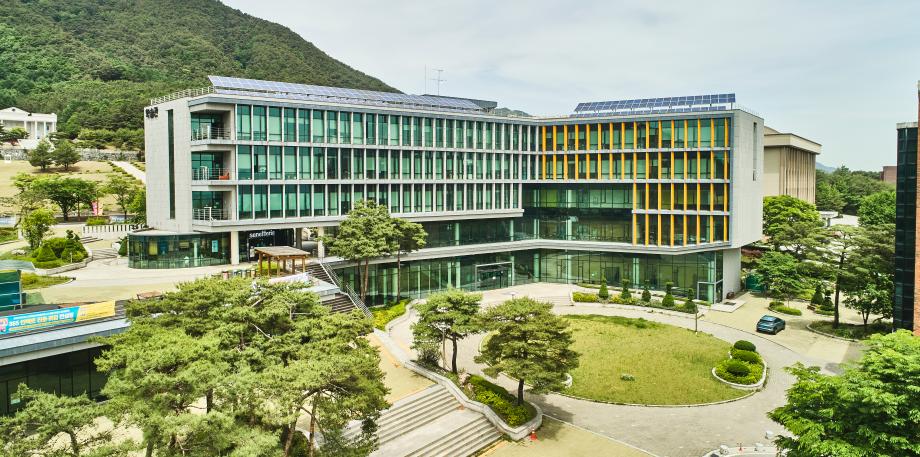 학술관 Academic Building